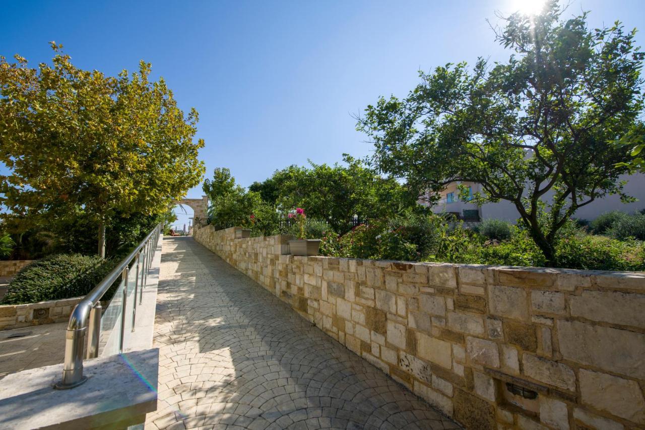 Isida Hotel Agia Marina Exteriér fotografie