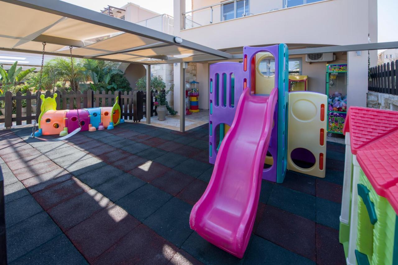 Isida Hotel Agia Marina Exteriér fotografie
