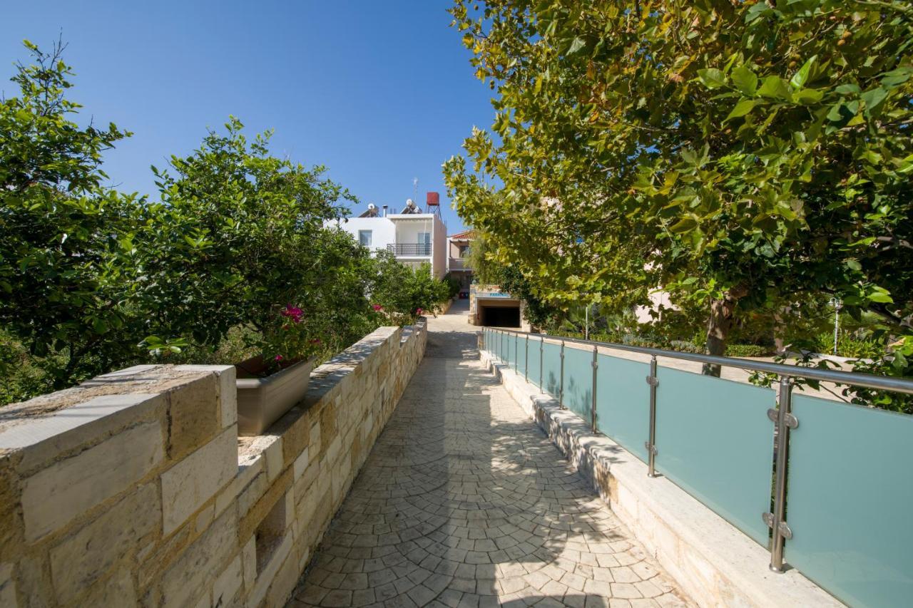 Isida Hotel Agia Marina Exteriér fotografie