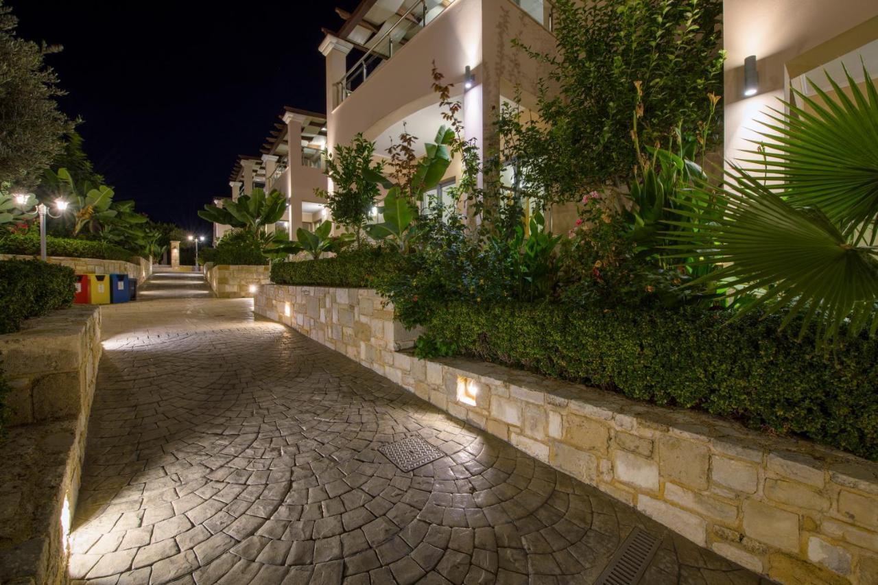 Isida Hotel Agia Marina Exteriér fotografie