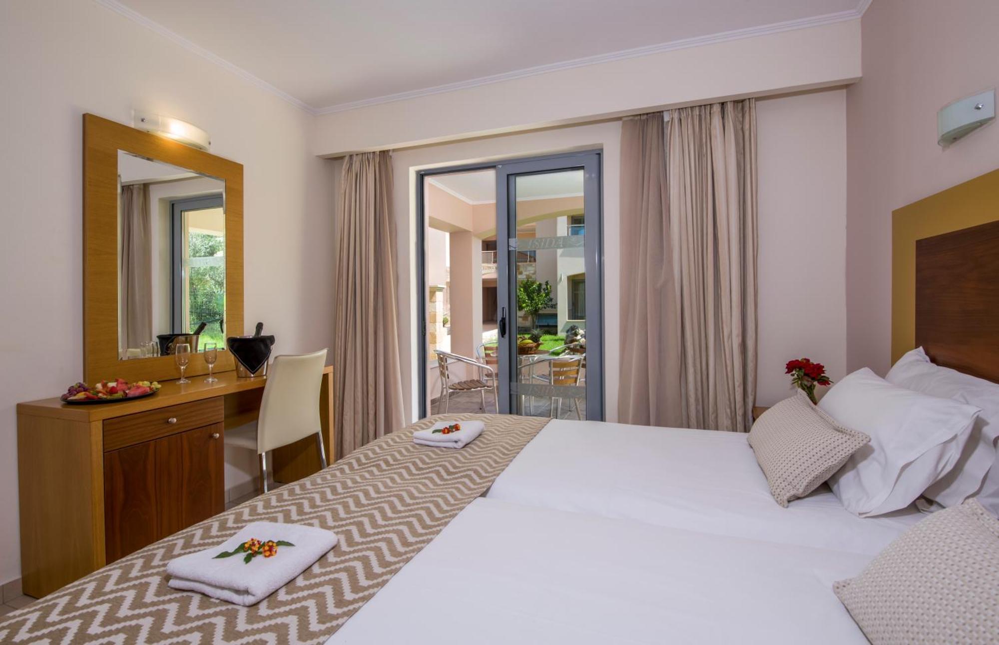 Isida Hotel Agia Marina Pokoj fotografie